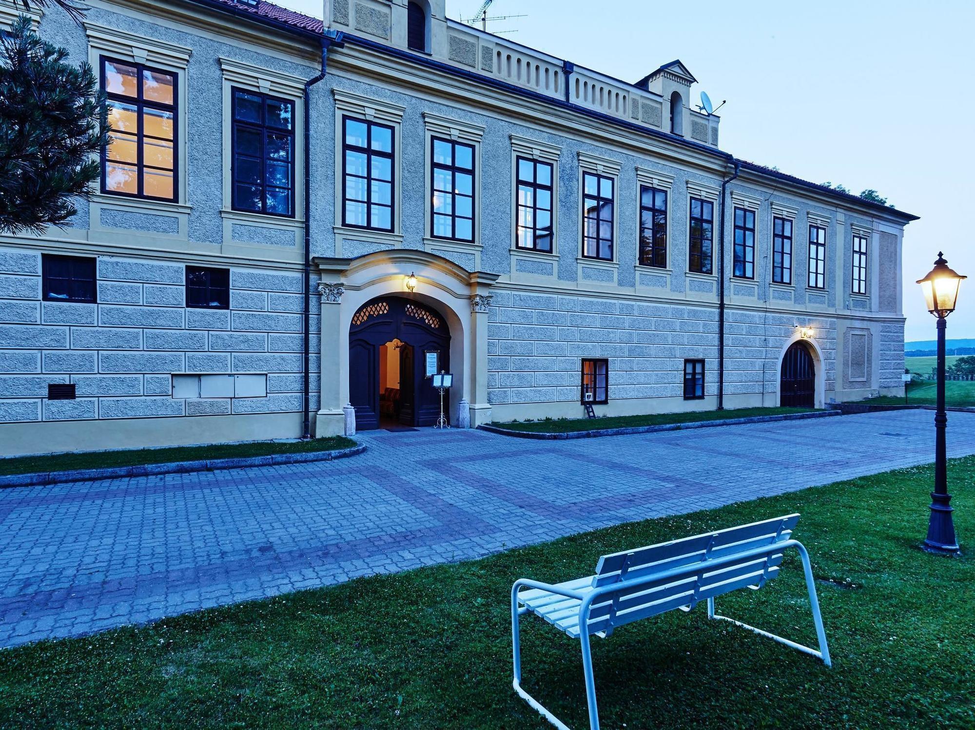 Hôtel Chateau Hostacov Extérieur photo